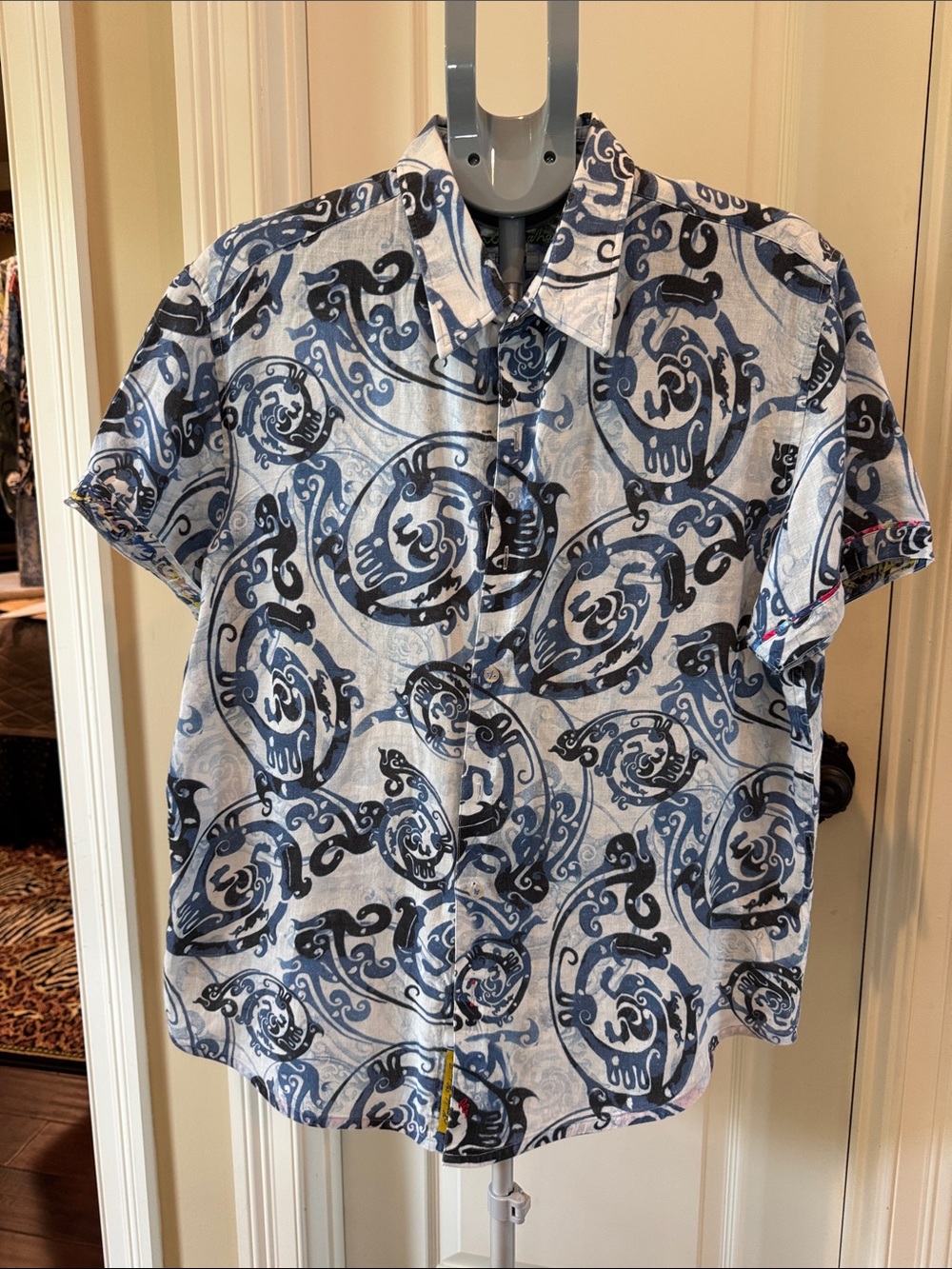 Robert Graham Short-Sleeve Button-Up Shirt in Blue and White Swirl Print